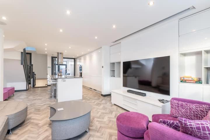 Modern Duplex Apt With 75 Inch Tv I Pass The Keys 约克 外观 照片